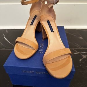 Stuart Weitzman nearly nude sandal Adobe Patent in size 7.5